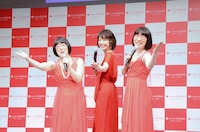 左から阿佐ヶ谷姉妹・美穂、賀来千香子、阿佐ヶ谷姉妹・江里子。