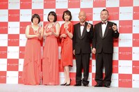 左から阿佐ヶ谷姉妹、賀来千香子、バイきんぐ。