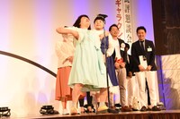 ダンスで喜びを表現する森三中・黒沢。