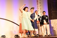 ダンスで喜びを表現する森三中・黒沢。