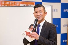 ミニ仏教講座を展開する笑い飯・哲夫。