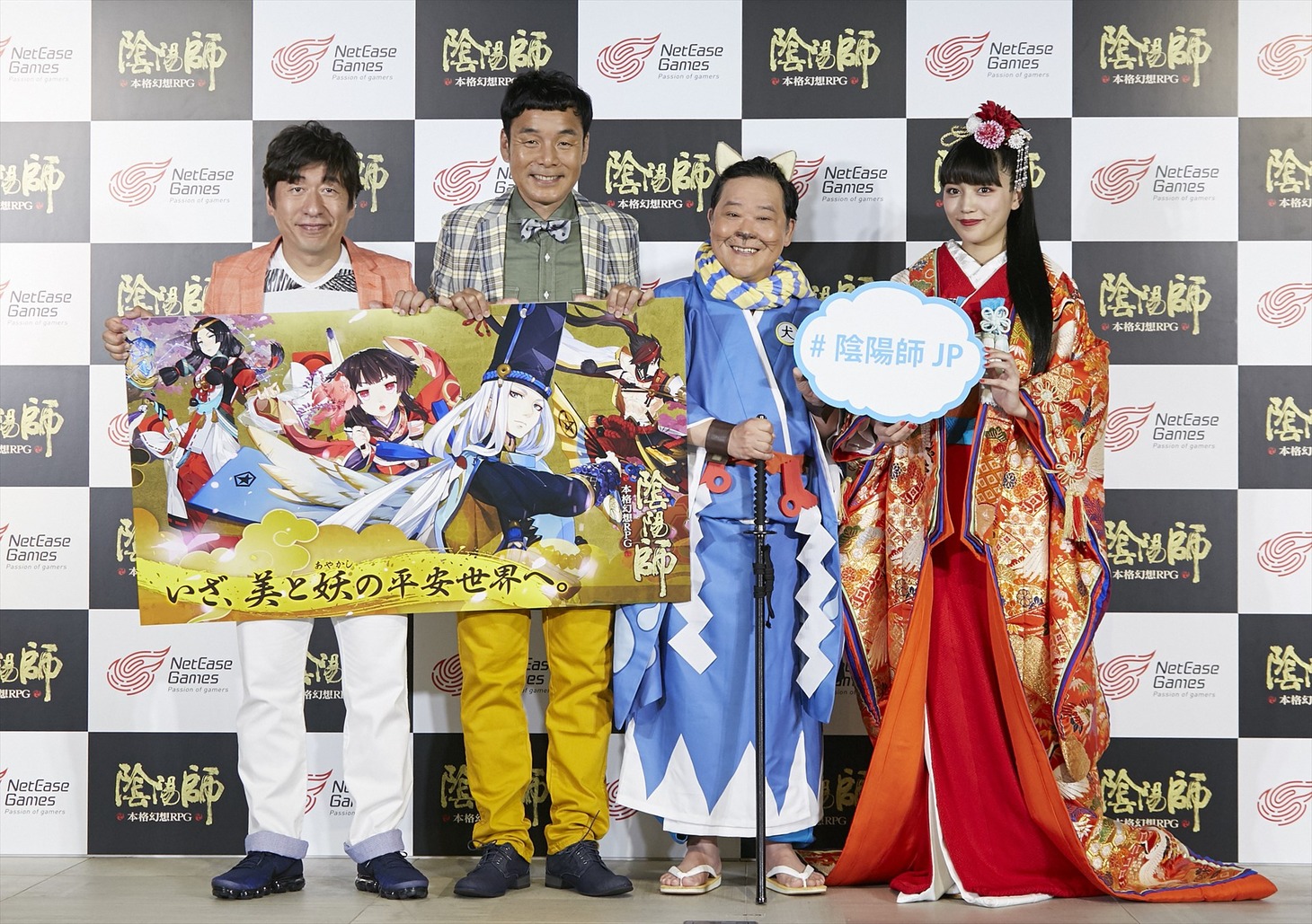 （左から）ダチョウ倶楽部、川口春奈。