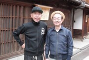 「豊さんと憲武ちゃん！ 旅する相棒～初夏の金沢編～」に出演する（左から）木梨憲武、水谷豊。(c)テレビ朝日