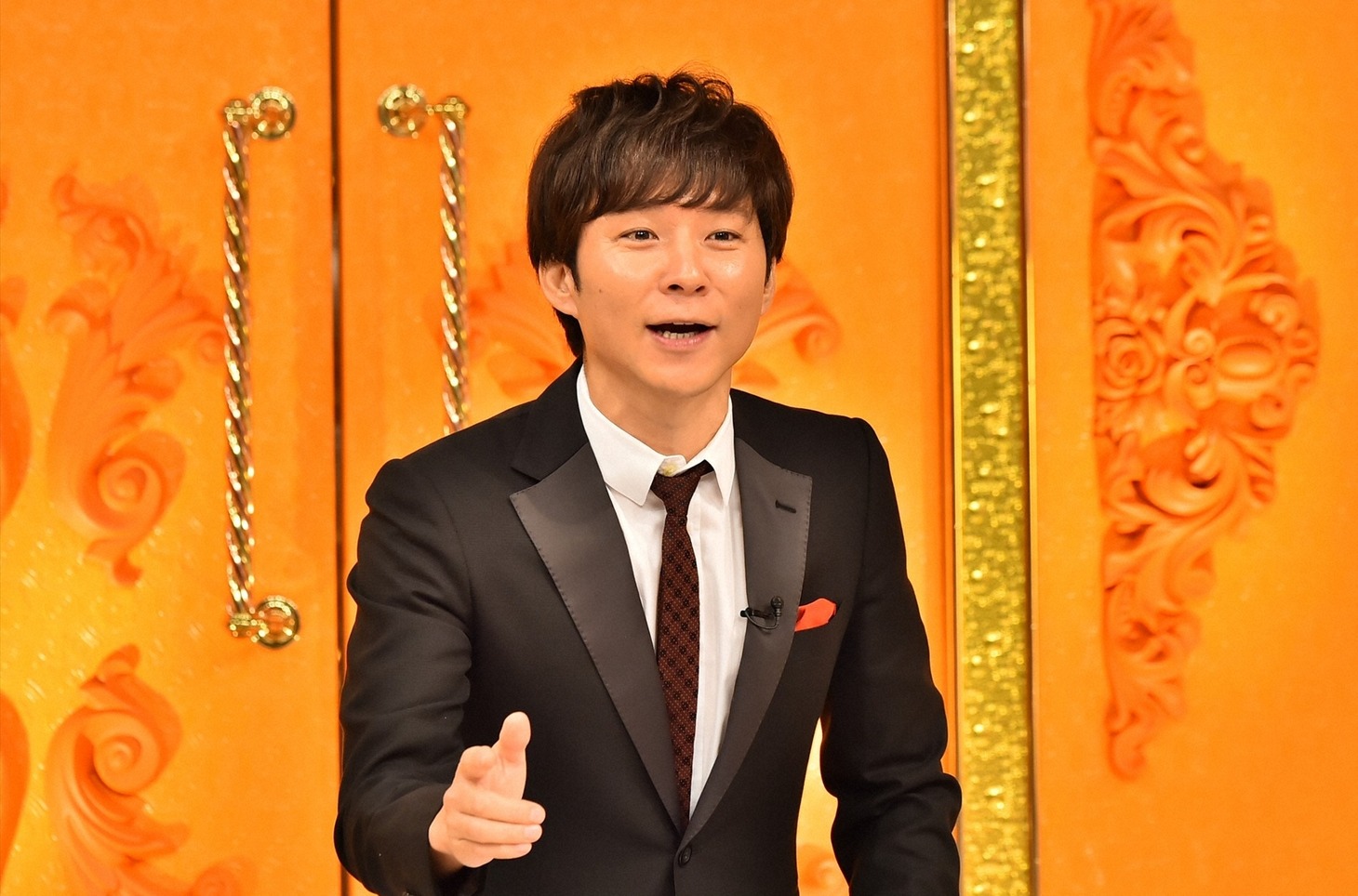 「勝てば満腹！負ければ腹ペコ！ペコジャニ∞」で“究極のカツサンド”をプレゼンするアンジャッシュ渡部。(c)TBS