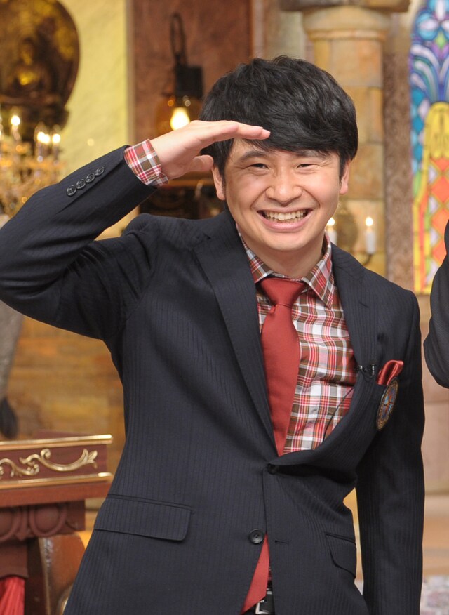 「世界ルーツ探検隊 2時間SP」MCのオードリー若林。(c)テレビ朝日