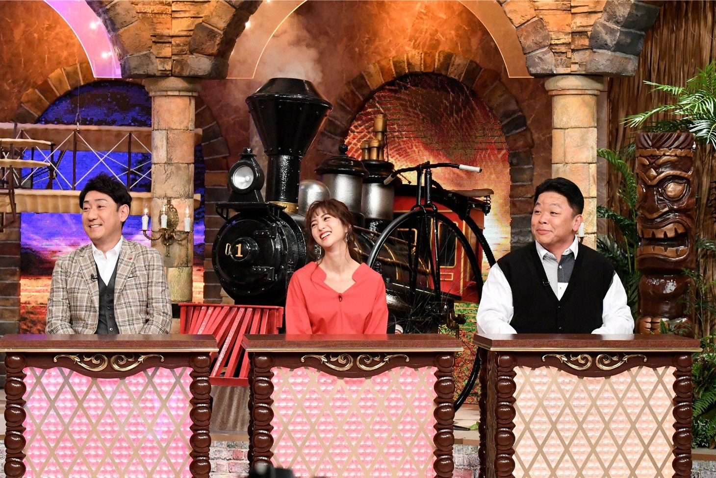 （左から）中村芝翫、堀田茜、伊集院光。(c)テレビ朝日