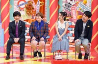 「全日本ヘンな顔選手権」のワンシーン。