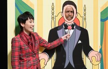 ヘンな顔界のレジェンドとして登場するペナルティ・ワッキー。