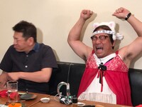 桐畑トール（右）とくりぃむしちゅー上田。(c)テレビ朝日