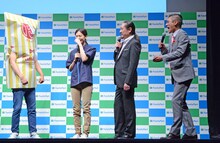 左からファミチキ先輩、立花恵理、笑い飯。