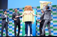 地肌が露わになるファミチキ先輩。