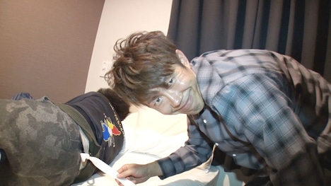 SUSHI☆BOYS（トータルテンボス）によるイタズラ映像のワンシーン。