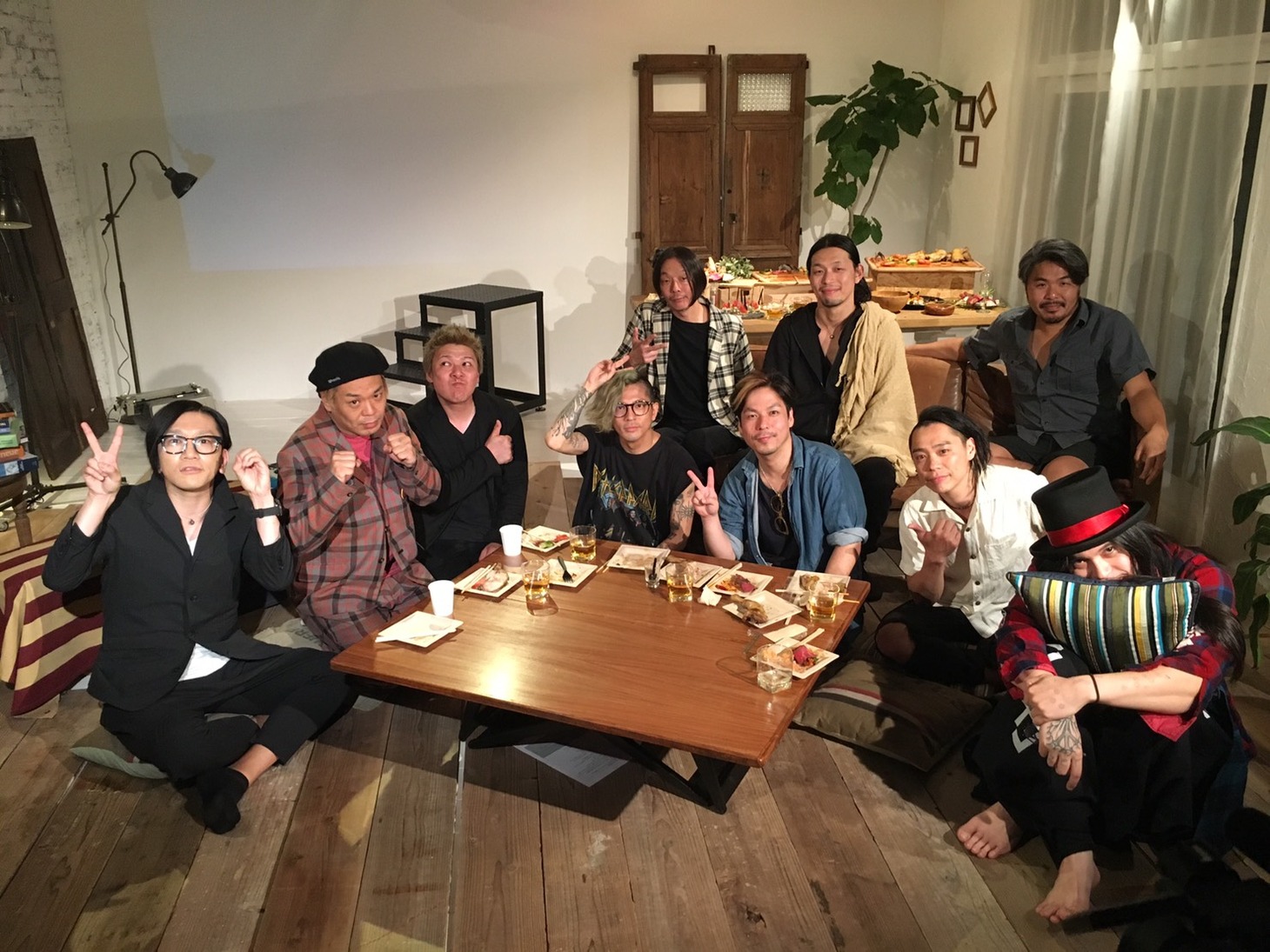 「Dragon Ash 20th Anniversary特番 MAJESTIC PARTY ～Dragon Ashを愛する20組の仲間が祝う夜の宴～」の出演者たち。(c)スペースシャワーTV
