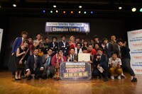 第1回チャンピオンライブの出演者たち。