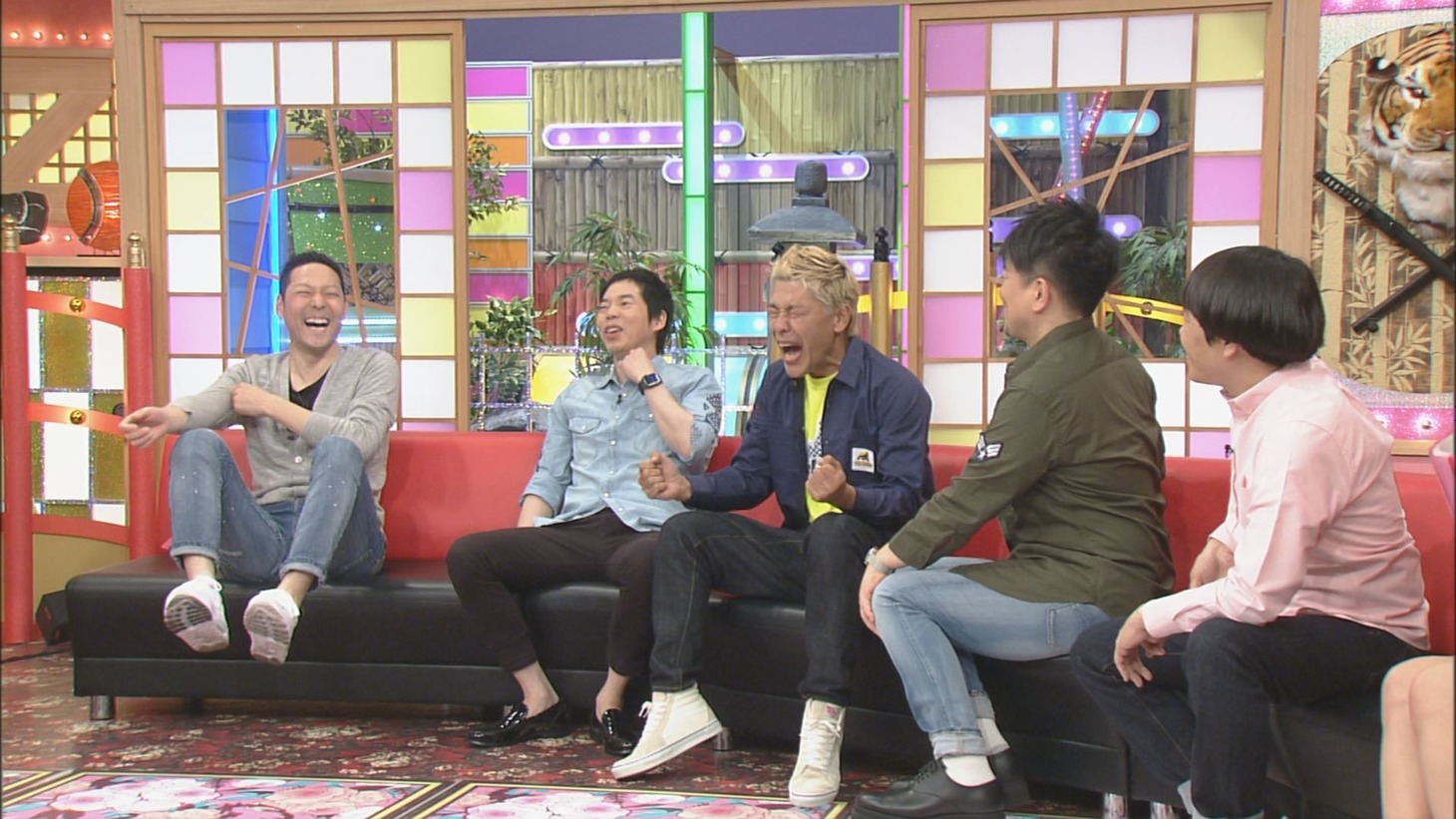 ゲストのロンドンブーツ1号2号・田村亮（中央）。(c)CBC