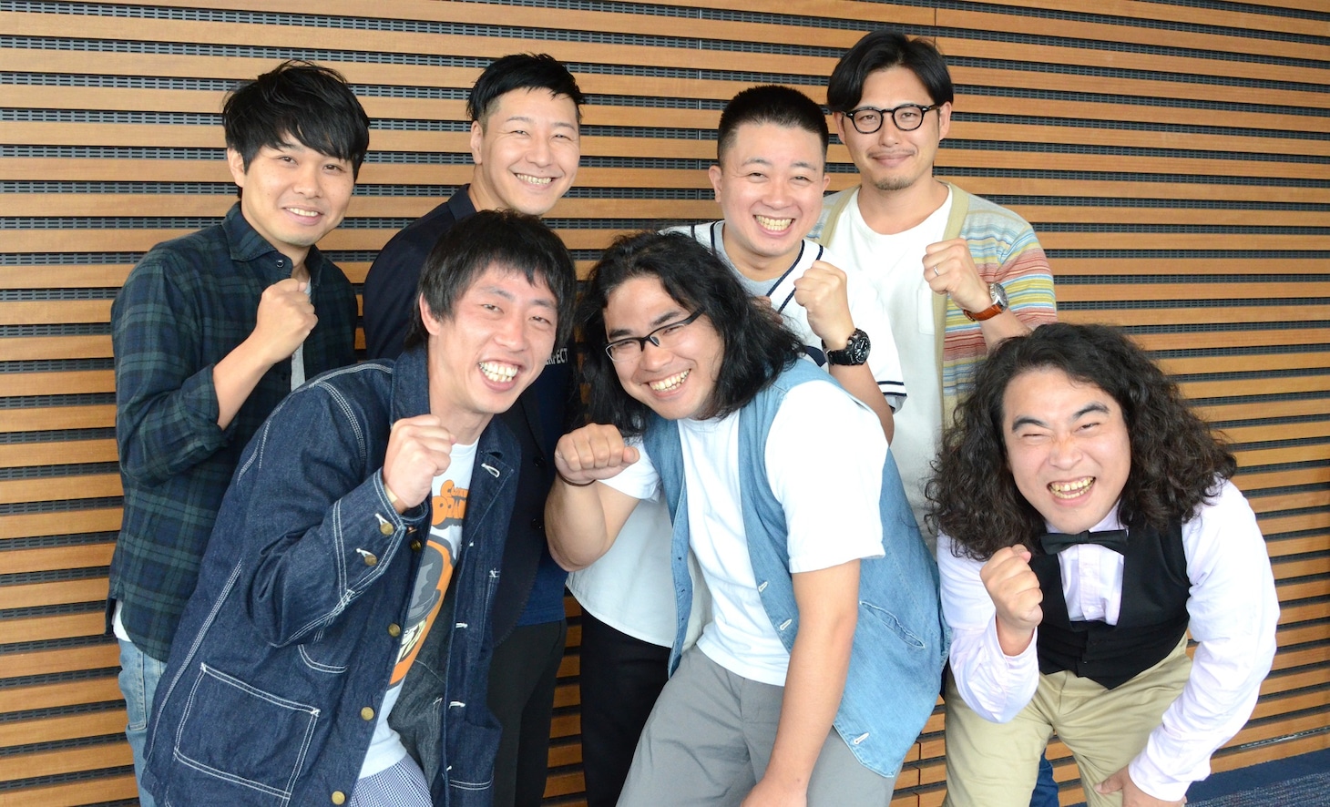 （前列左から）さらば青春の光・森田、ロッチ中岡、やさしい雨・松崎。（後列左から）さらば青春の光・東ブクロ、チョコレートプラネット長田、チョコレートプラネット松尾、アルコ＆ピース平子。