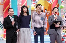 アンガールズ（中央2人）と進行を務める千鳥。