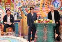 ロンドンブーツ1号2号と有吉弘行（左）。(c)テレビ朝日
