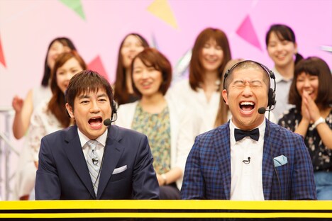 (手前左から)羽鳥慎一、ハライチ澤部。(c)中京テレビ