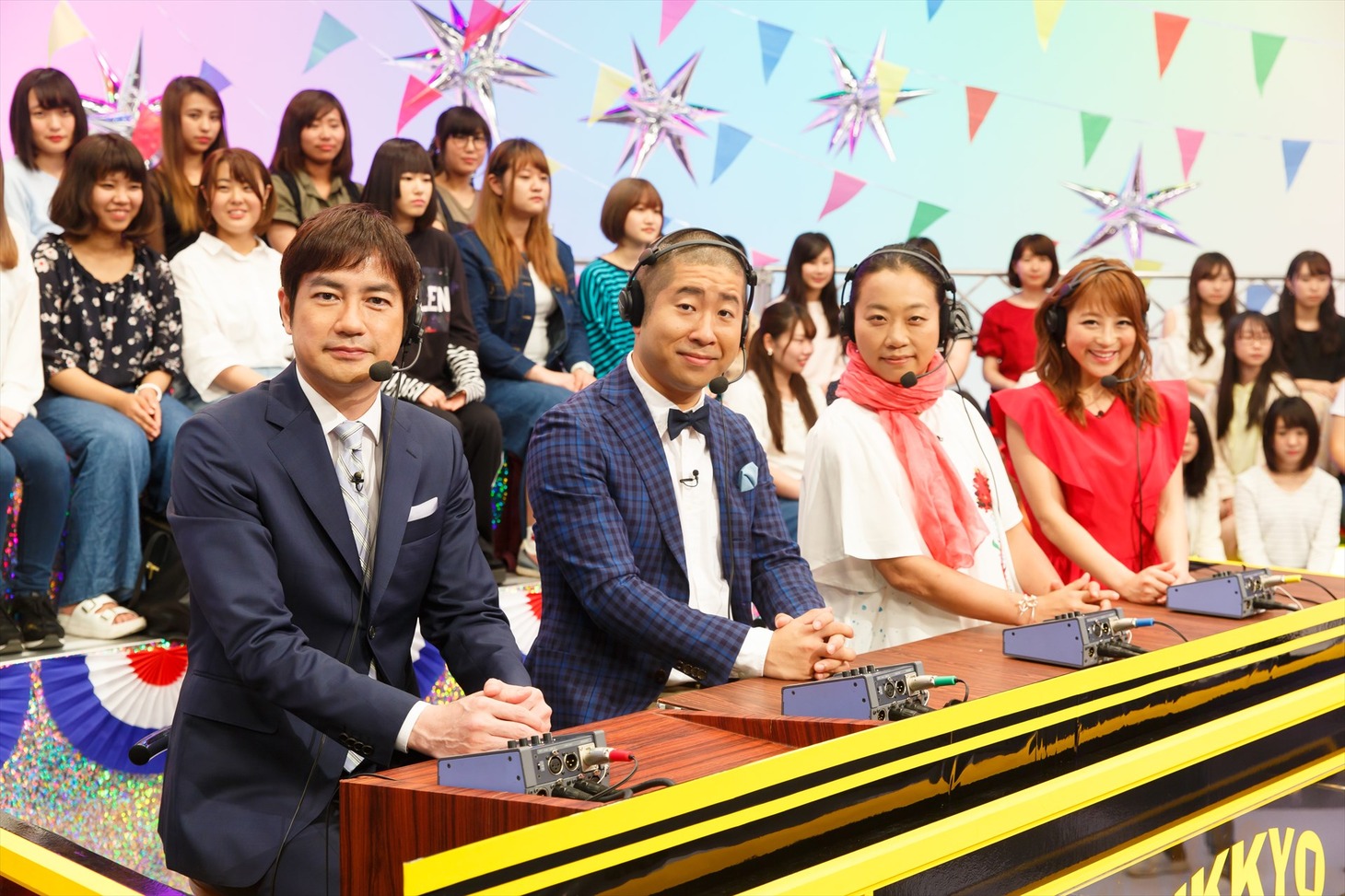 「実況ハトリ×初体験！へっぽこ解説員をそえて」に出演する（手前左から）羽鳥慎一、ハライチ澤部、いとうあさこ、鈴木奈々。(c)中京テレビ