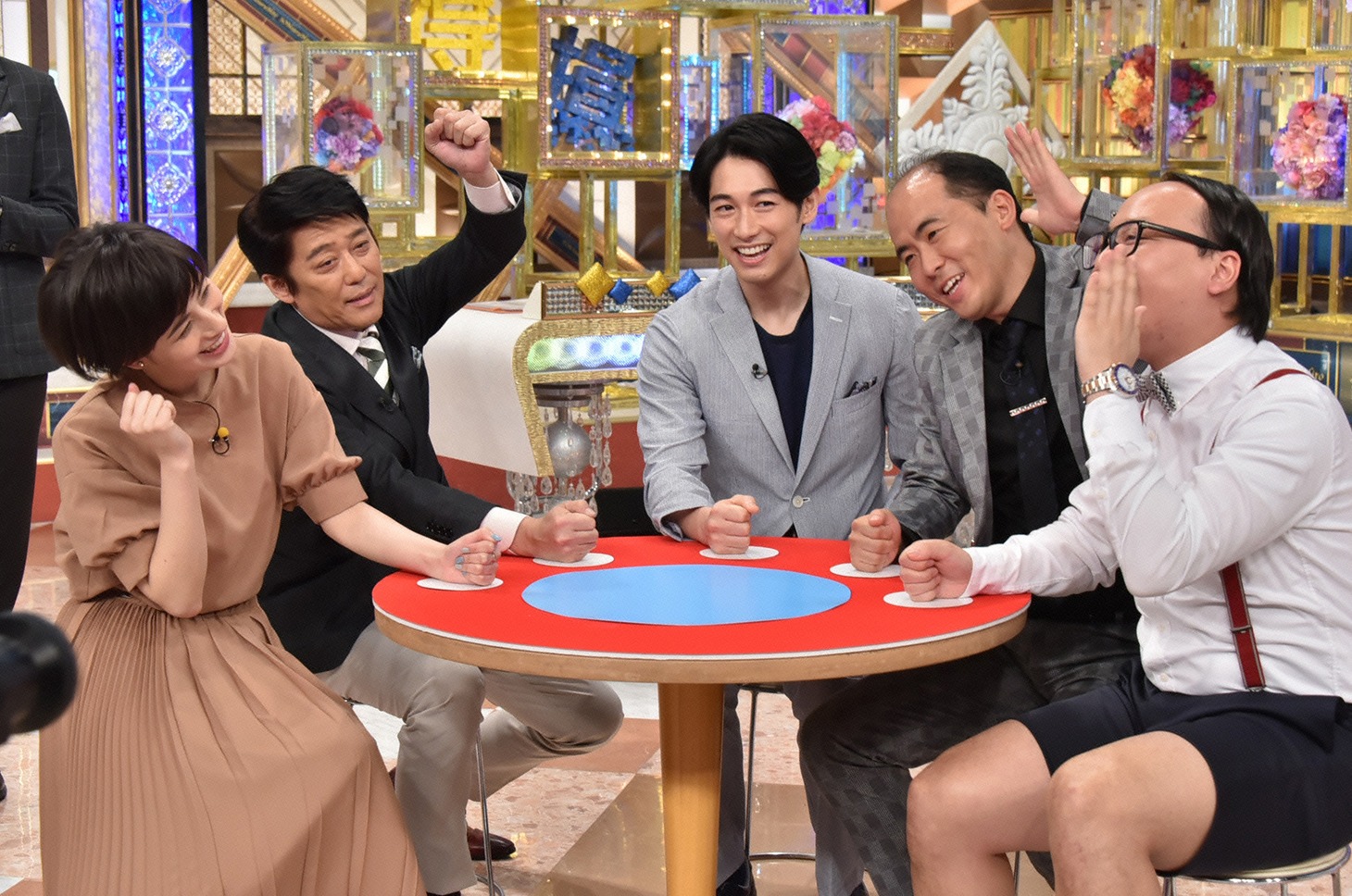 「あのニュースで得する人損する人」のワンシーン。(c)日本テレビ