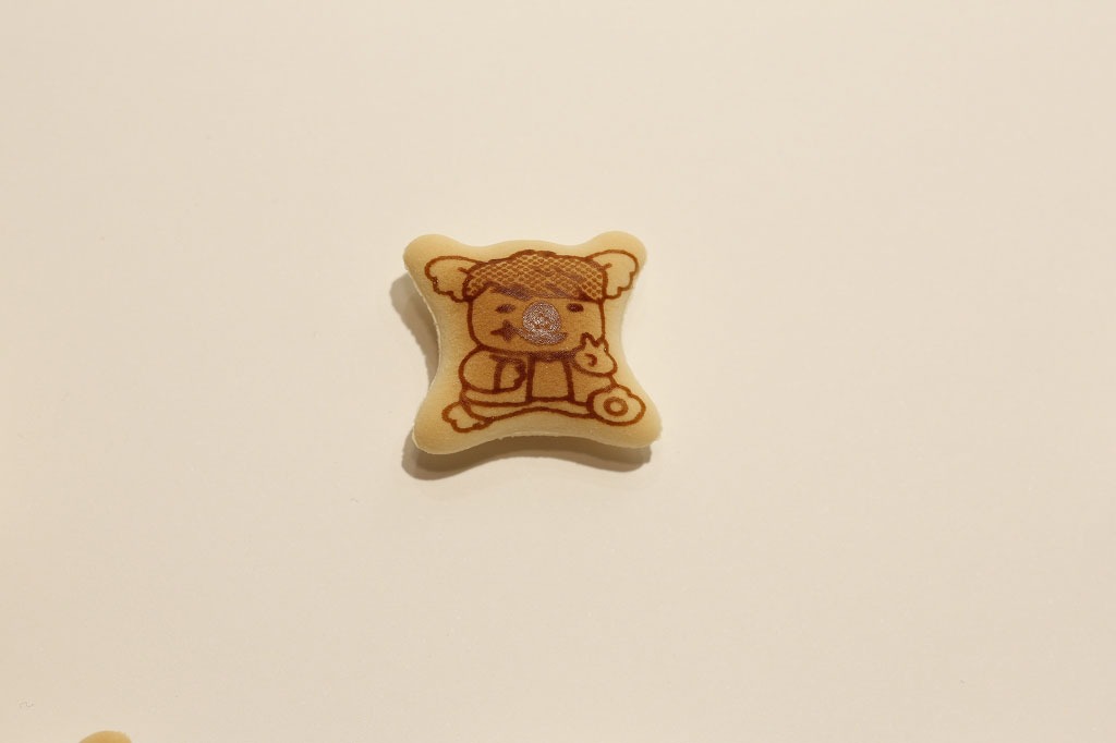 ピース綾部モチーフのレアコアラ。