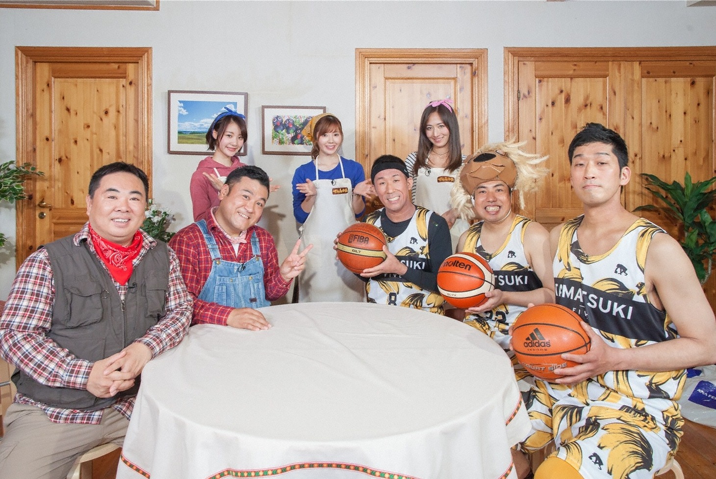 「ザキ山小屋」の出演者たち。(c)ABC