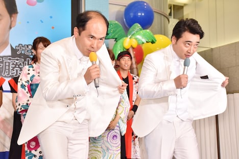 “Wサイトウ”として「サイトウさんだぞ」を連発した(手前左から)トレンディエンジェル斎藤、ジャングルポケット斉藤。