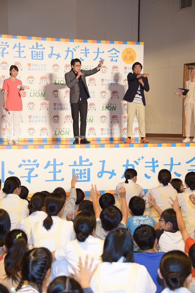 「第74回全国小学生歯みがき大会 in札幌」の様子。