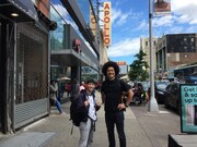 ビックスモールン。後ろはアポロ・シアター。