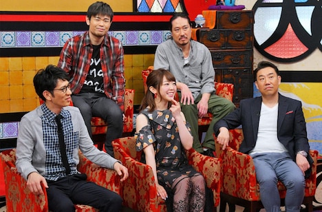 スタジオトークの様子。(c)MBS