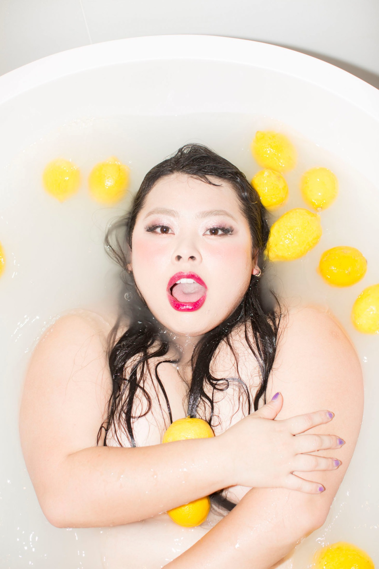 「NAOMI」より、渡辺直美。