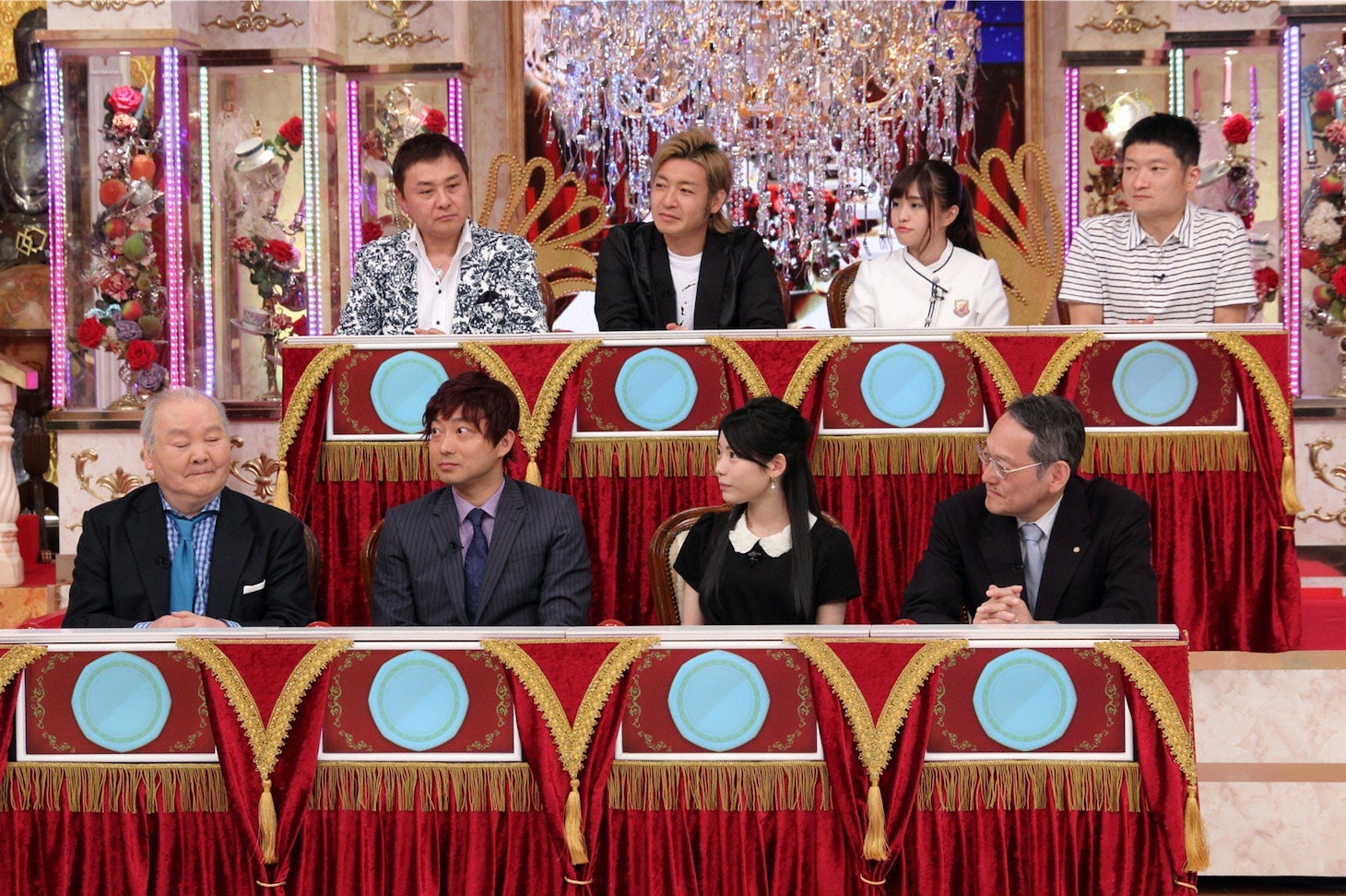 芸能人将棋愛好家として出演するザブングル加藤（後列右端）。(c)テレビ朝日