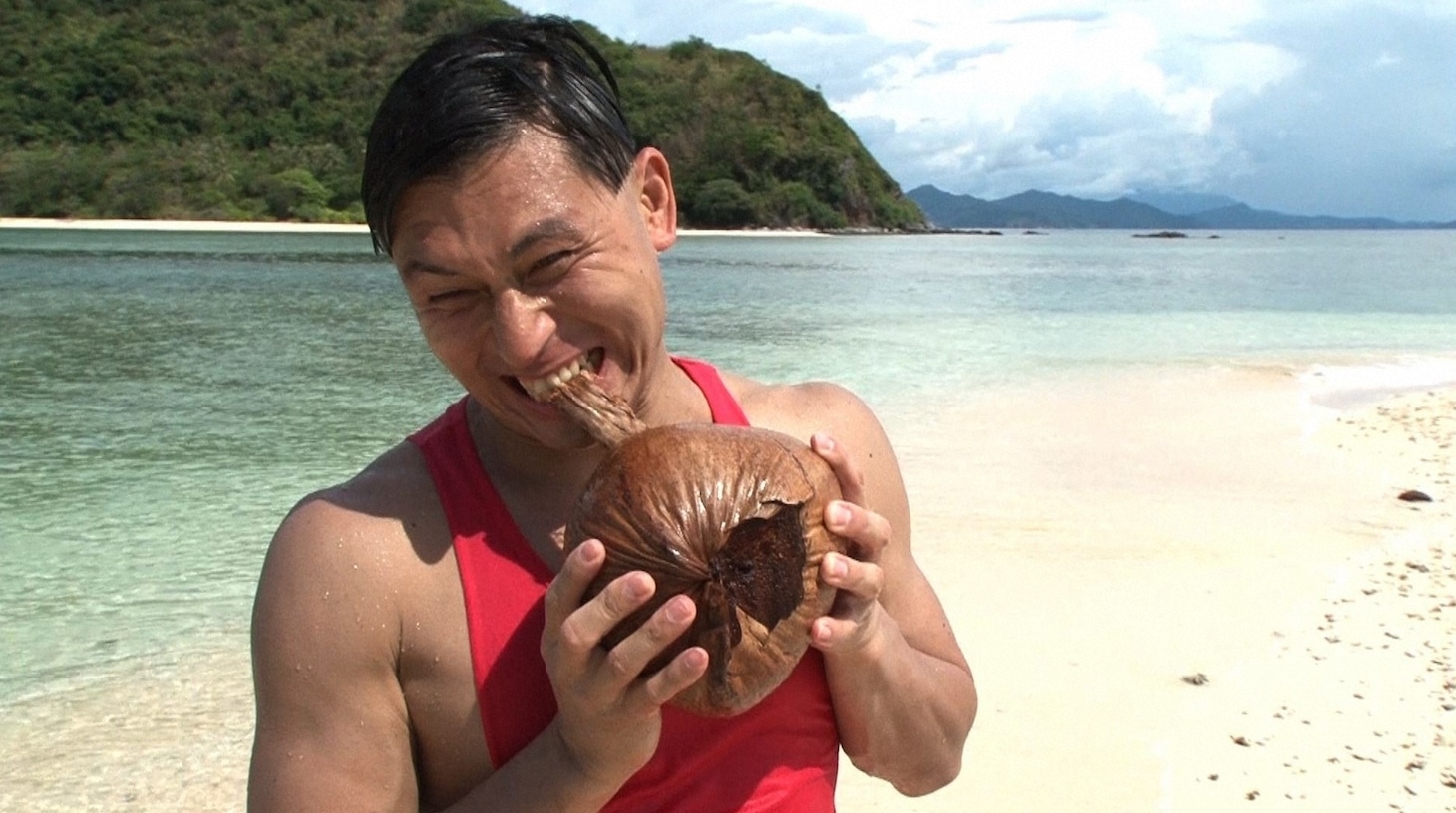 「アイ・アム・冒険少年」の「脱出島」企画に臨む、オードリー春日。(c)TBS