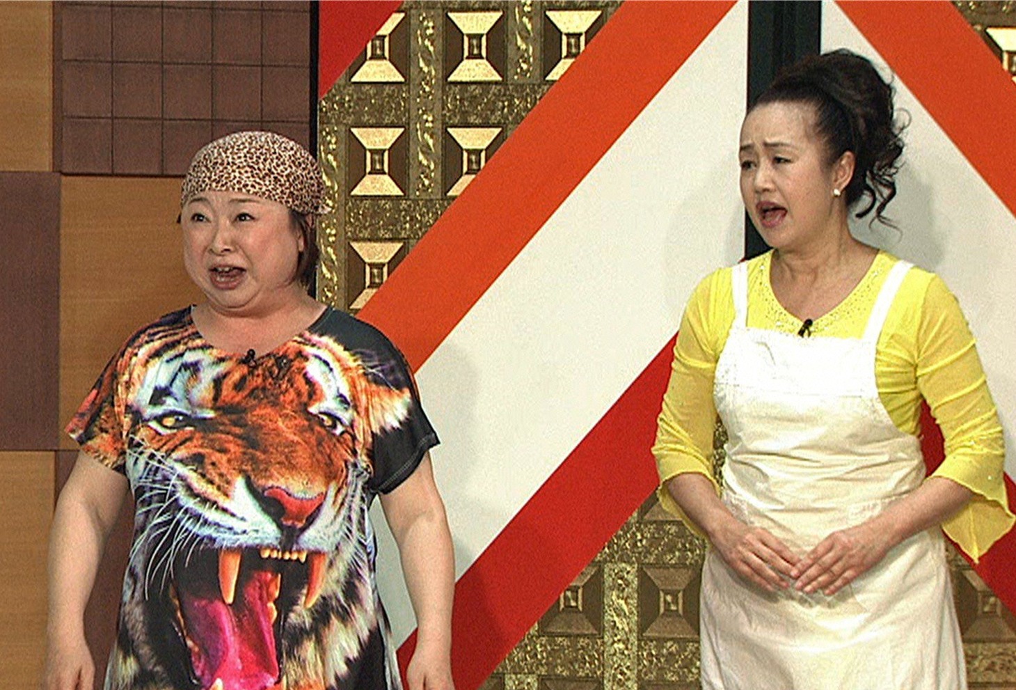 「お笑い演芸館」に出演する、ピンクの電話。(c)BS朝日