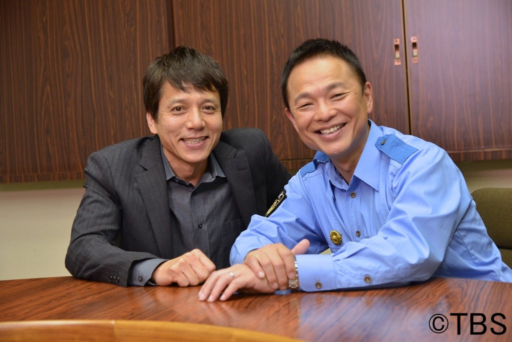 「月曜名作劇場『はぐれ署長の殺人急行2』～秩父SL迷宮ダイヤ～」で共演する恵俊彰と勝村政信（左）。
