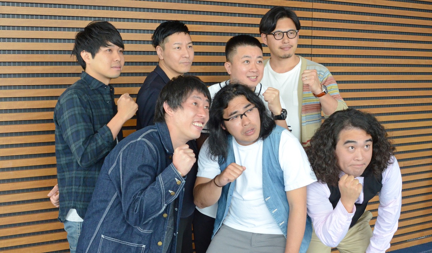 （前列左から）さらば青春の光・森田、ロッチ中岡、やさしい雨・松崎。（後列左から）さらば青春の光・東ブクロ、チョコレートプラネット長田、チョコレートプラネット松尾、アルコ＆ピース平子。