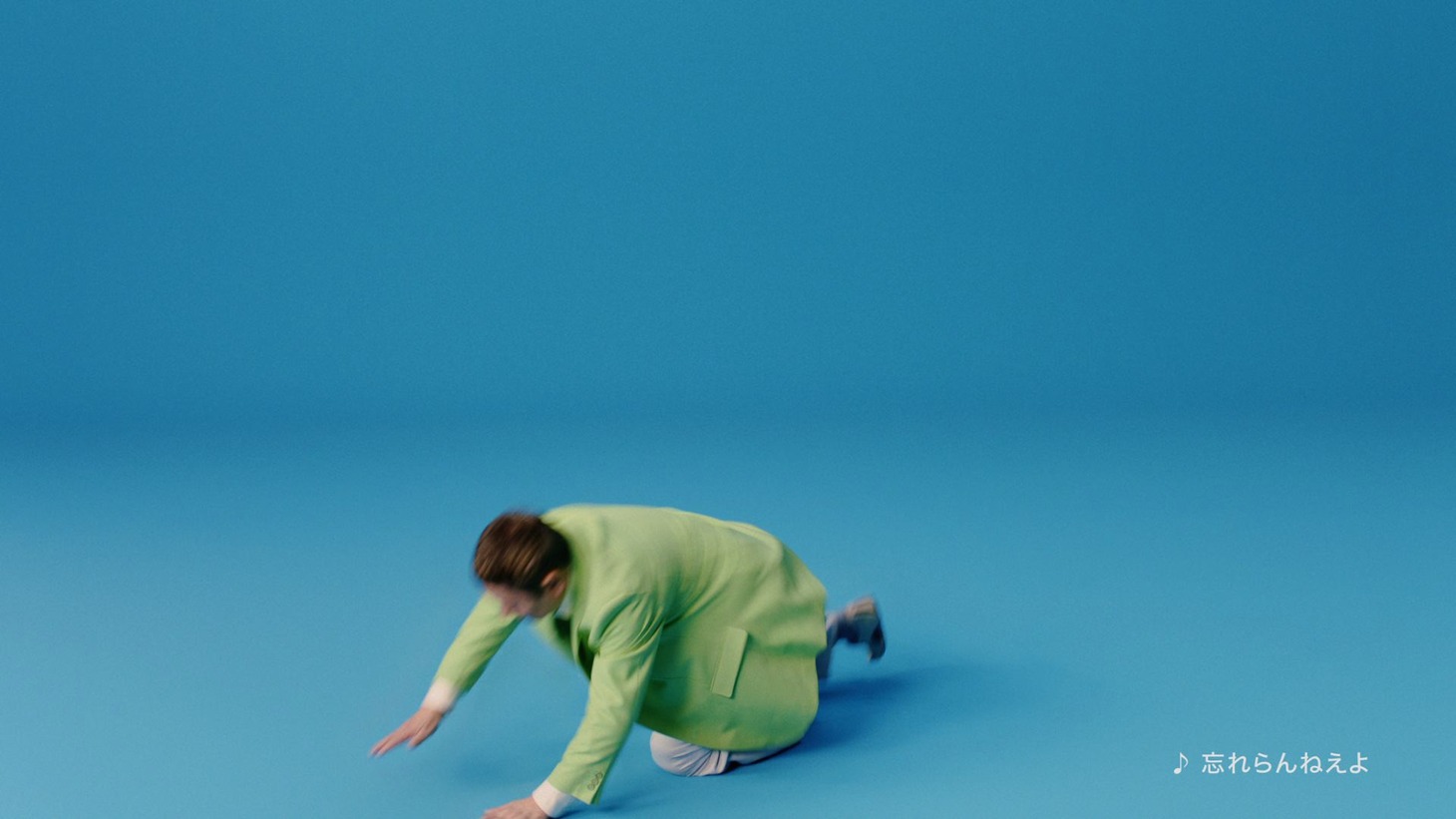 ビートたけしが出演するアンファー株式会社の新テレビCM「転ぶ」編のワンシーン。