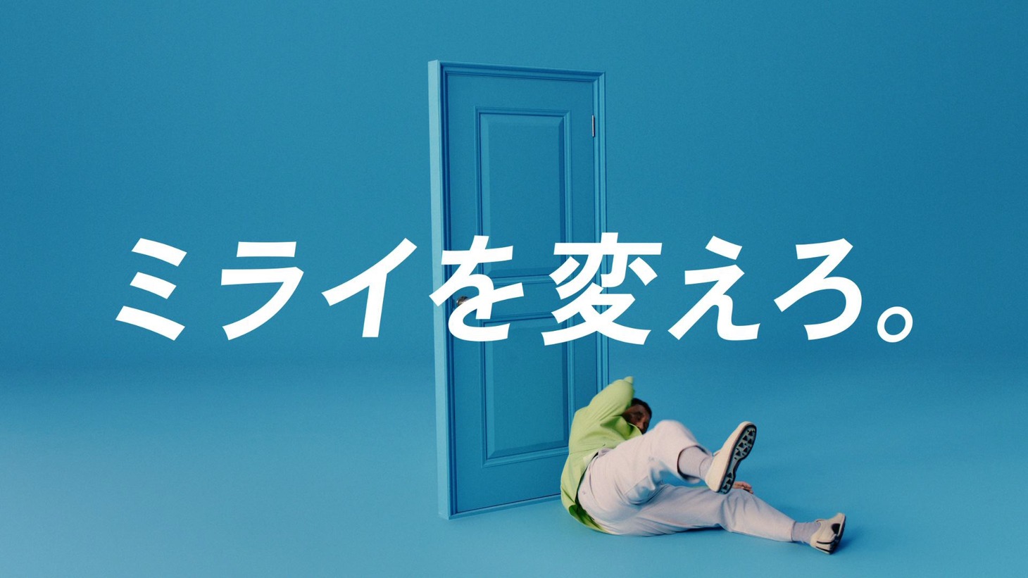 ビートたけしが出演するアンファー株式会社の新テレビCM「転ぶ」編のワンシーン。