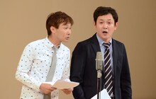 GIコーナーでネタを披露するマシンガンズ。