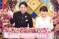 左から有吉弘行、尾崎里紗アナウンサー。(c)日本テレビ