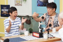 （左から）関根勤、古坂大魔王。