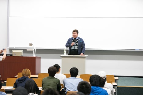 ミサイルマン西代による特別講義の様子。