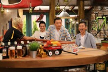 「おかべろ」に出演する（左から）ロンドンブーツ1号2号・田村亮、中川家、ナインティナイン岡村。(c)関西テレビ