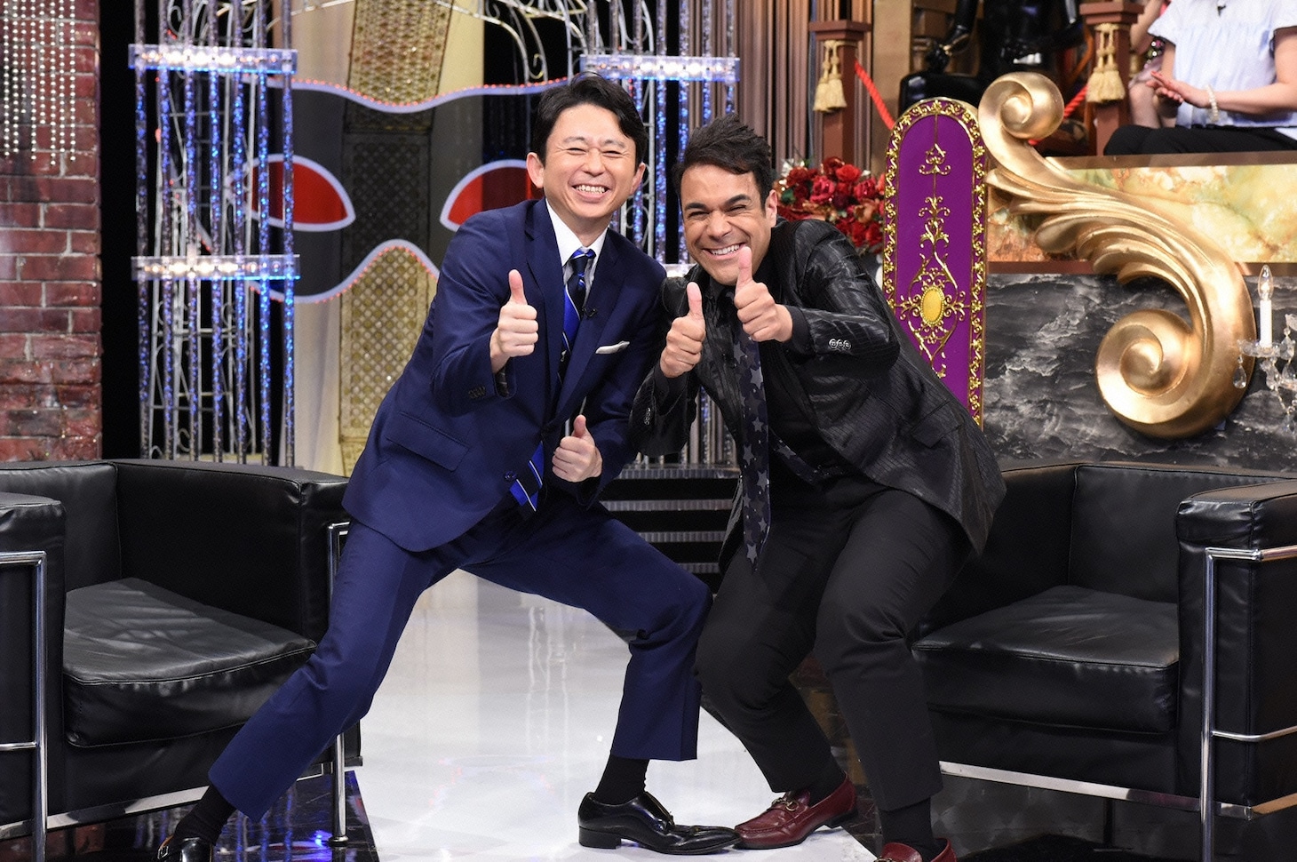 左から有吉弘行、エドアルド。(c)日本テレビ