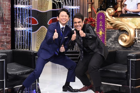 左から有吉弘行、エドアルド。(c)日本テレビ