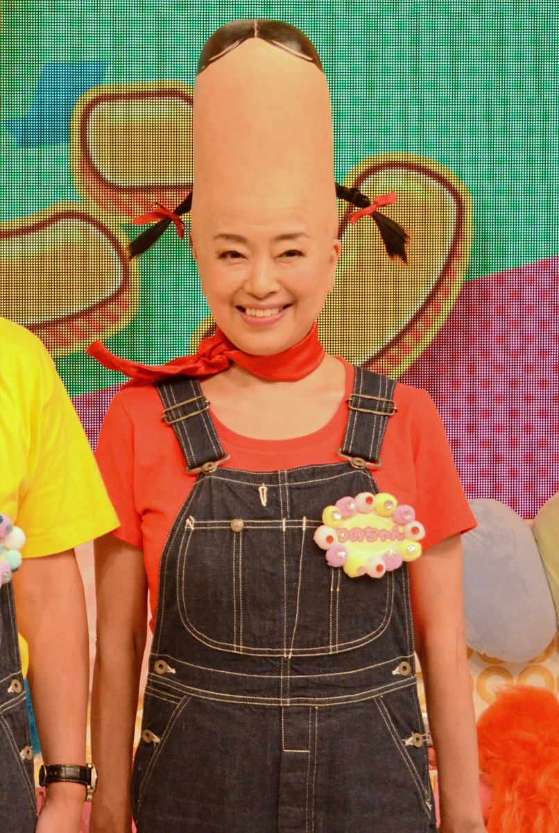 「梨乃ポヨ」に扮したかたせ梨乃。