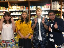 左から海原やすよ ともこ、ミキ。