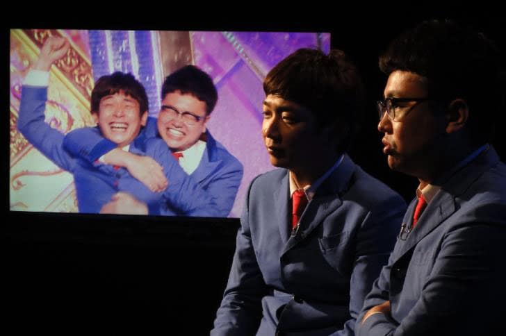 DVD「M-1グランプリ2016」より、挑戦の歴史を振り返る銀シャリ。