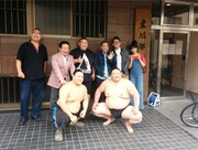 「極上！旅のススメ」で大相撲の東関部屋を訪れる一行。(c)テレビ朝日